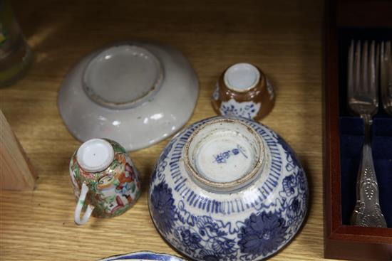 A Chinese blue and white bowl, five plates and two cups